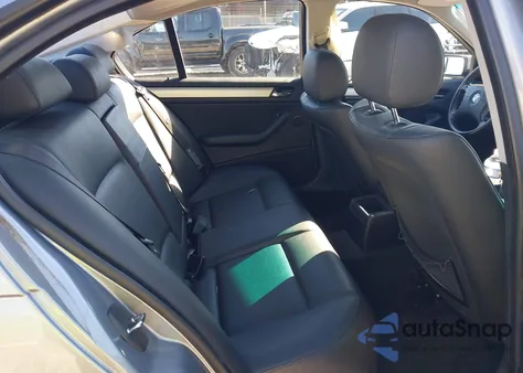 2004 BMW 325Xi z USA, uszkodzony, nr VIN WBAEU33414PF62660